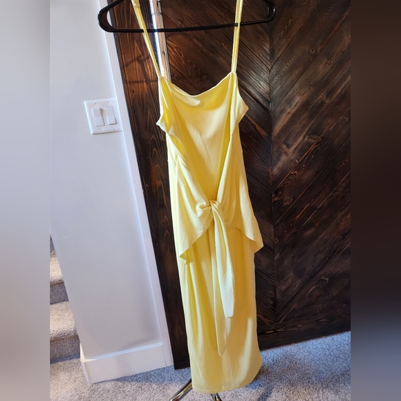 Selfie Lesie - Midi Yellow Dress - Picture 4 of 5